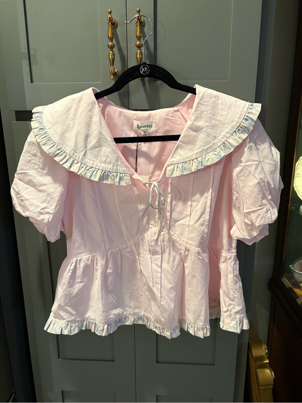 &Merci Pink Puff Sleeve Blouse with Floral Accents - Picture 5 of 8